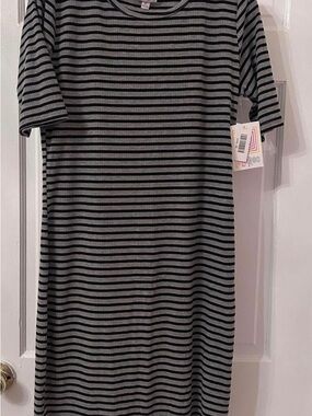 LuLaRoe Ribbed Striped Tee in Black and Gray